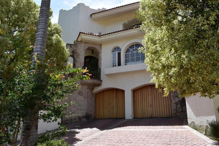 LAS CAÑADAS ZAPOPAN CASA EN VENTA EN COTO LA NORIA ESTILO EUROPEO