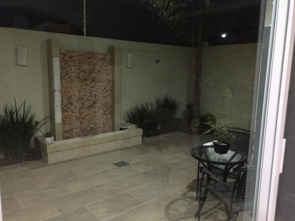 Galería de Los Almendros Casa En Venta En Esquina Frente A Parque