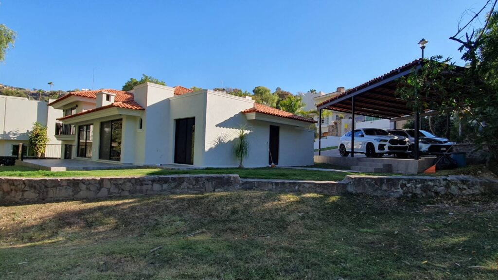 Galería de LAS CAÑADAS HERMOSA CASA EN VENTA A CAMPO DE GOLF EN COTO PRIVADO