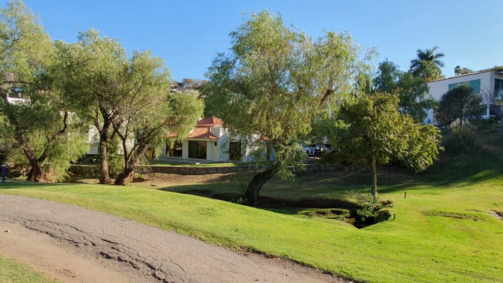 Galería de LAS CAÑADAS HERMOSA CASA EN VENTA A CAMPO DE GOLF EN COTO PRIVADO