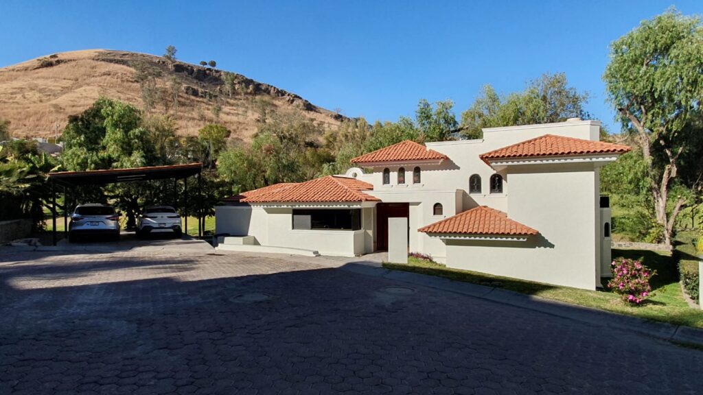 Galería de LAS CAÑADAS HERMOSA CASA EN VENTA A CAMPO DE GOLF EN COTO PRIVADO