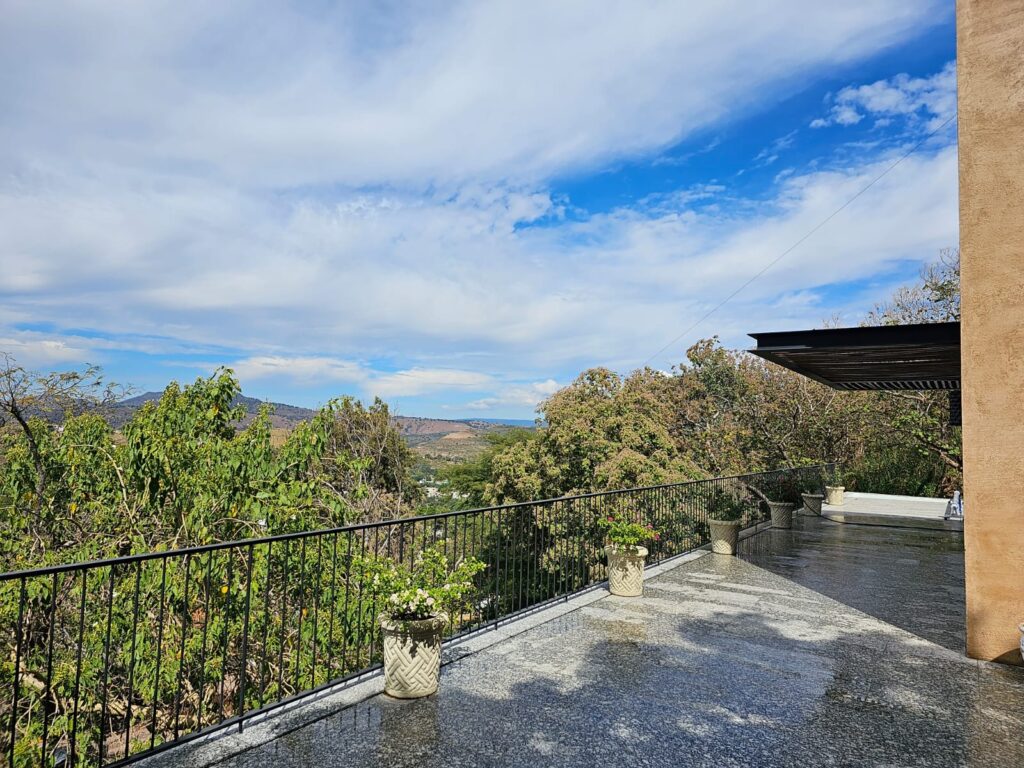 Galería de LAS CAÑADAS HERMOSA CASA NUEVA EN VENTA CON EXCELENTES ESPACIOS, ALBERCA Y VISTA PANORÁMICA