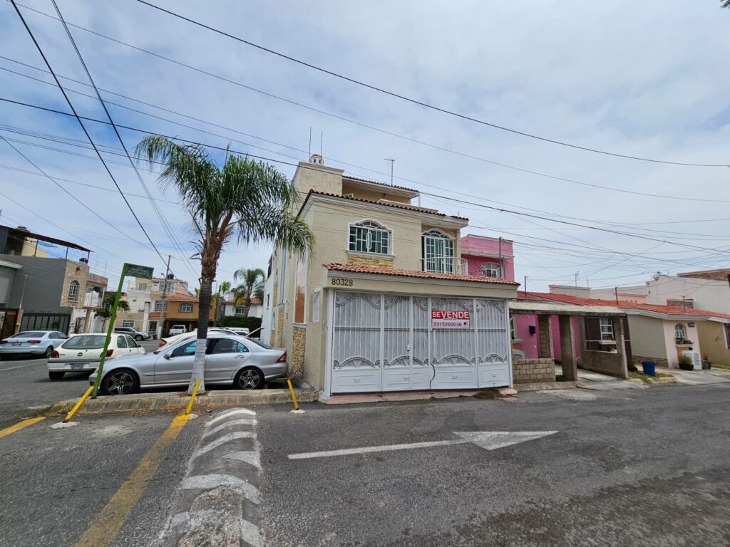 Galería de QUINTAS DEL FEDERALISMO CASA EN VENTA EN ZAPOPAN, EN ESQUINA DE 3 PISOS