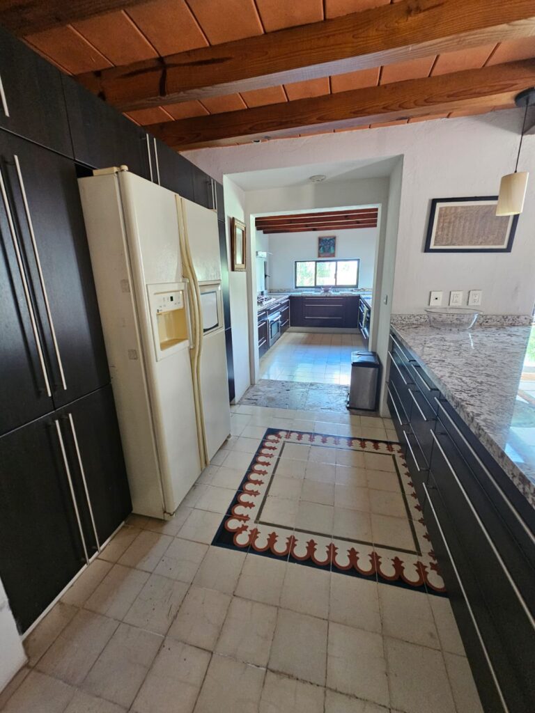 Galería de LAS CAÑADAS OPORTUNIDAD CASA EN VENTA CON ALBERCA Y LOFT INDEPENDIENTE