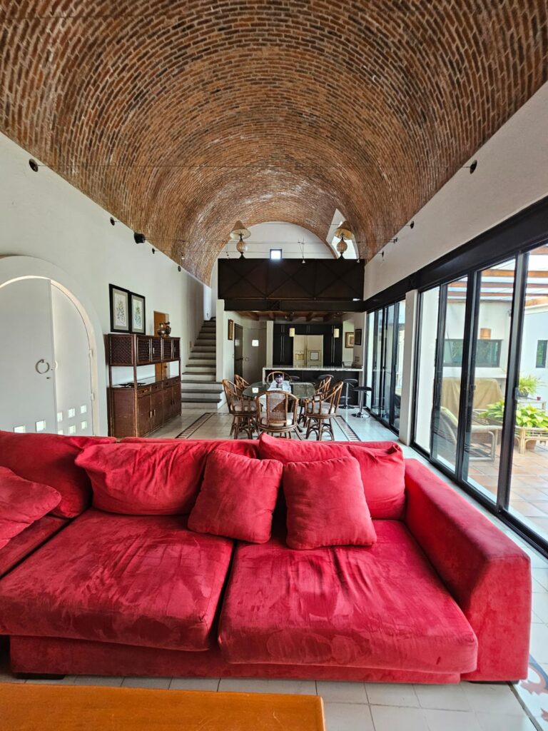 Galería de LAS CAÑADAS OPORTUNIDAD CASA EN VENTA CON ALBERCA Y LOFT INDEPENDIENTE