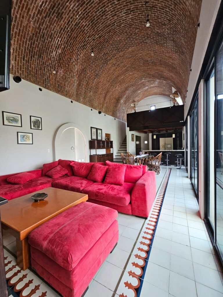 Galería de LAS CAÑADAS OPORTUNIDAD CASA EN VENTA CON ALBERCA Y LOFT INDEPENDIENTE