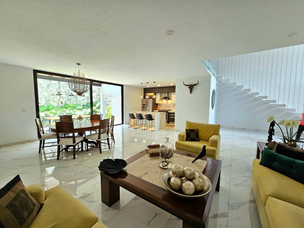 Galería de Las Cañadas Casa en Venta Seminueva con Gran Proyecto y Buenos Acabados