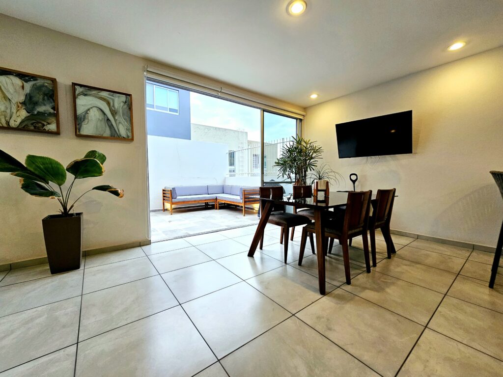 Galería de COLINAS DE SAN ISIDRO (ZONA CAÑADAS) CASA EN VENTA SEMI NUEVA EQUIPADA