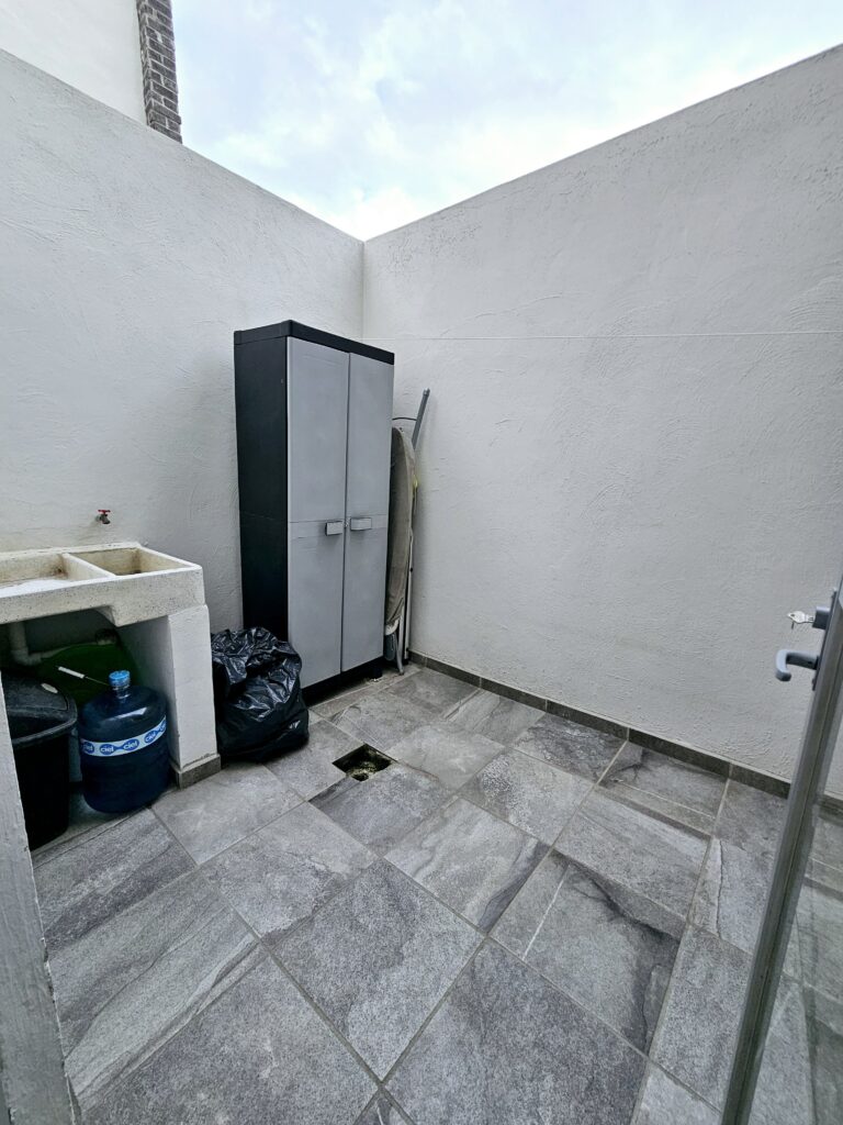 Galería de COLINAS DE SAN ISIDRO (ZONA CAÑADAS) CASA EN VENTA SEMI NUEVA EQUIPADA