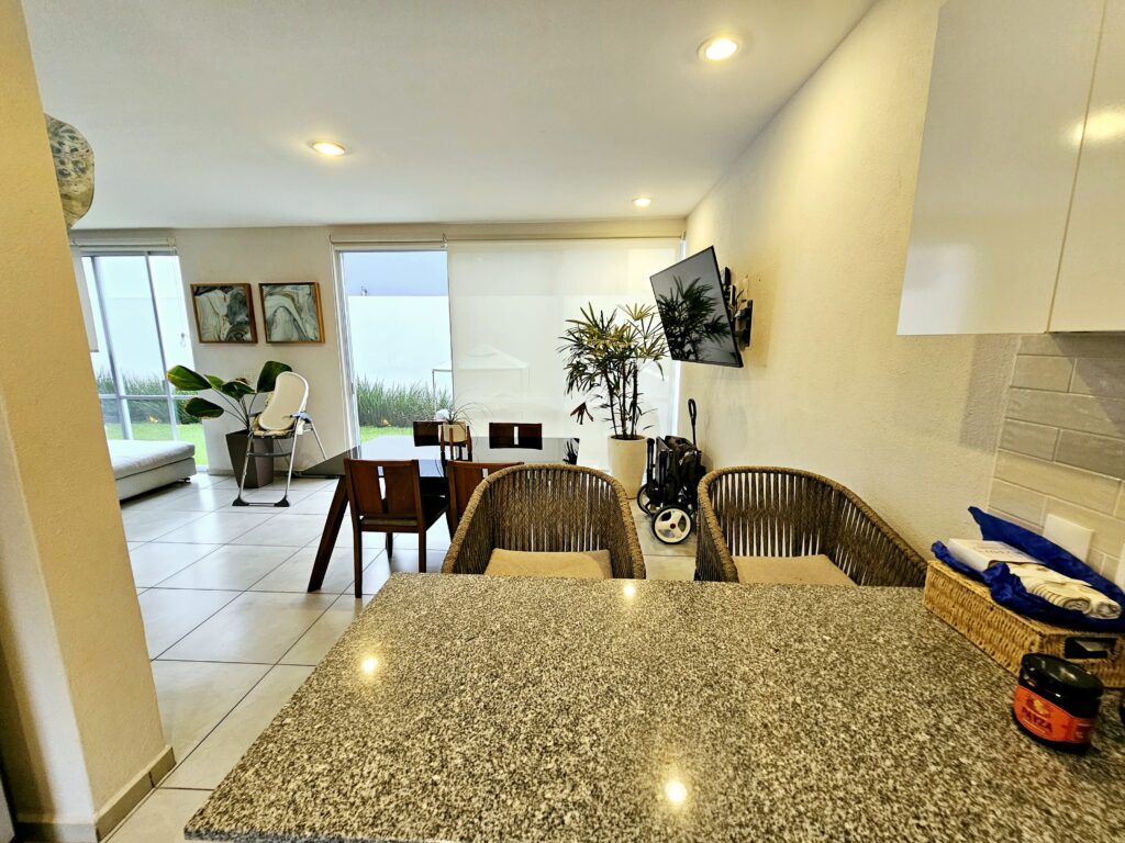 Galería de COLINAS DE SAN ISIDRO (ZONA CAÑADAS) CASA EN VENTA SEMI NUEVA EQUIPADA