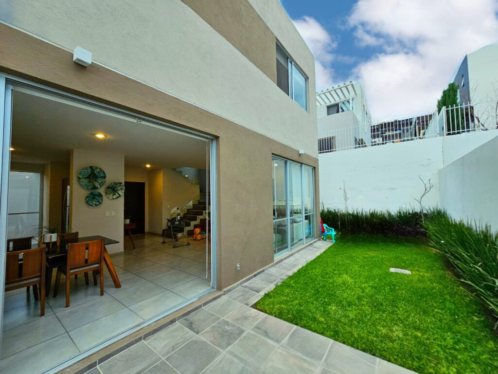 Galería de COLINAS DE SAN ISIDRO (ZONA CAÑADAS) CASA EN VENTA SEMI NUEVA EQUIPADA