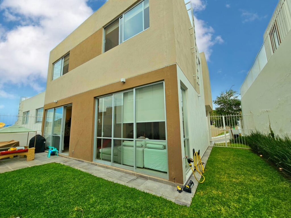 Galería de COLINAS DE SAN ISIDRO (ZONA CAÑADAS) CASA EN VENTA SEMI NUEVA EQUIPADA