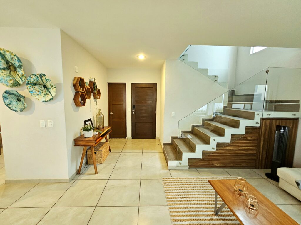 Galería de COLINAS DE SAN ISIDRO (ZONA CAÑADAS) CASA EN VENTA SEMI NUEVA EQUIPADA