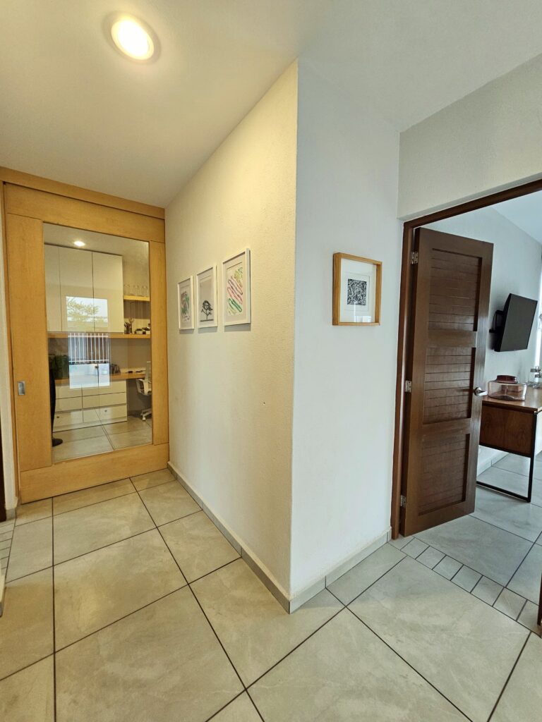 Galería de COLINAS DE SAN ISIDRO (ZONA CAÑADAS) CASA EN VENTA SEMI NUEVA EQUIPADA