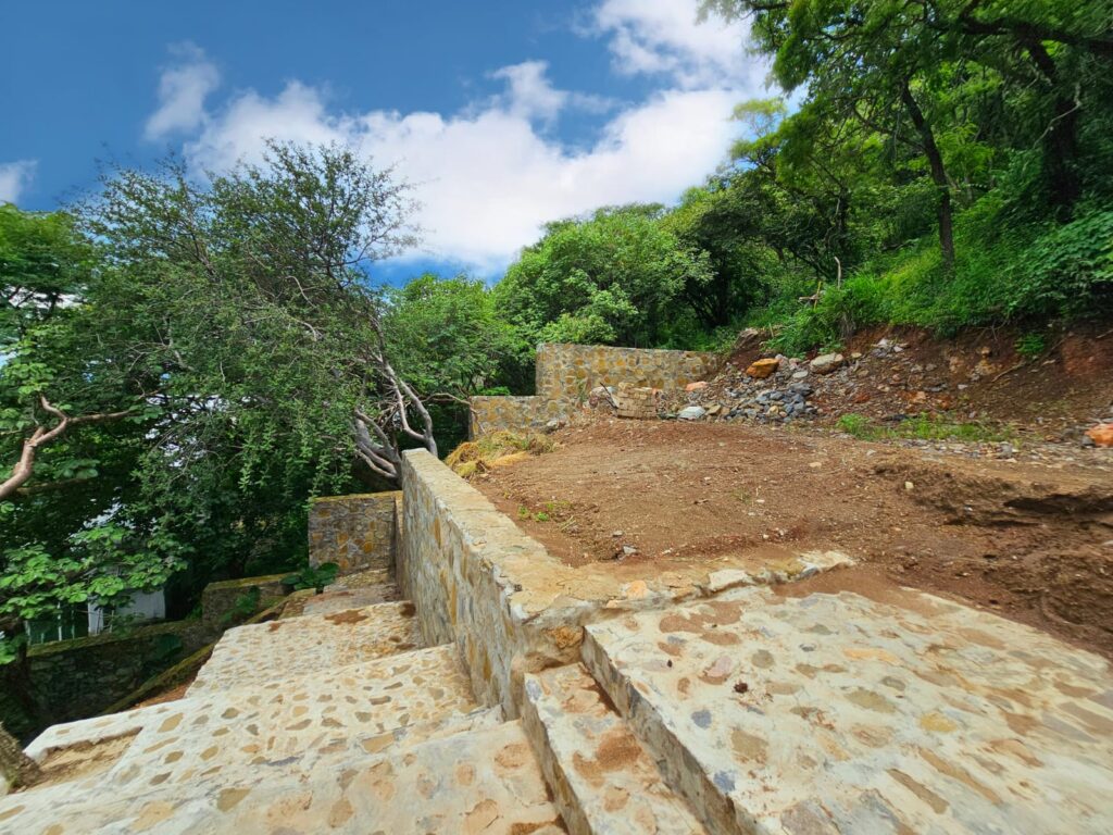 Galería de LAS CAÑADAS CASA EN VENTA SEMINUEVA MODERNA CON INCREIBLE VISTA