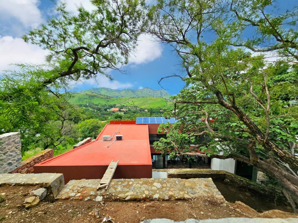 Galería de LAS CAÑADAS CASA EN VENTA SEMINUEVA MODERNA CON INCREIBLE VISTA