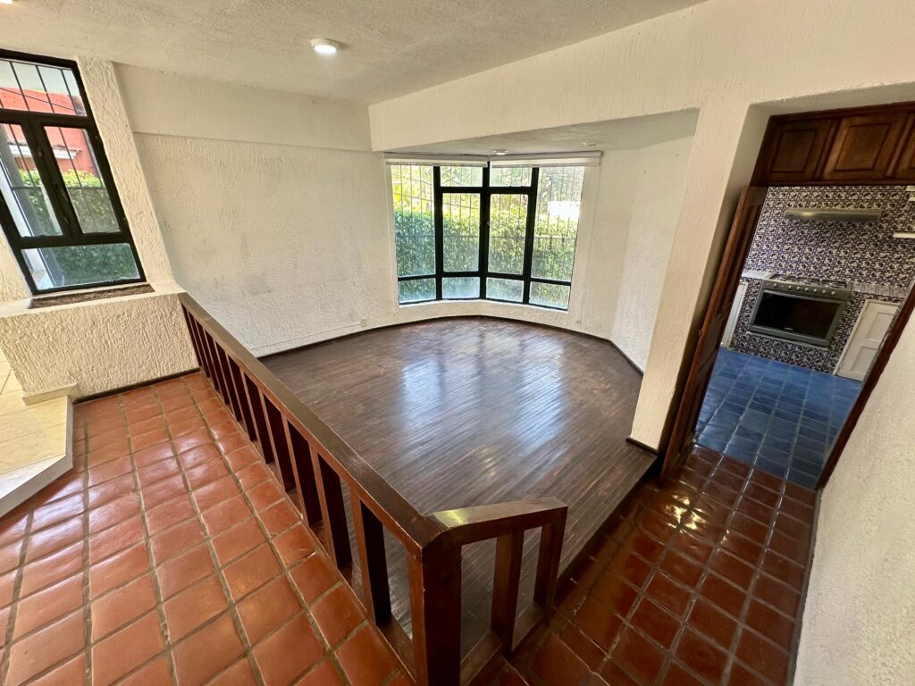 Galería de LAS CAÑADAS CASA EN VENTA CON 4 HABITACIONES EN ESQUINA MUY BIEN UBICADA