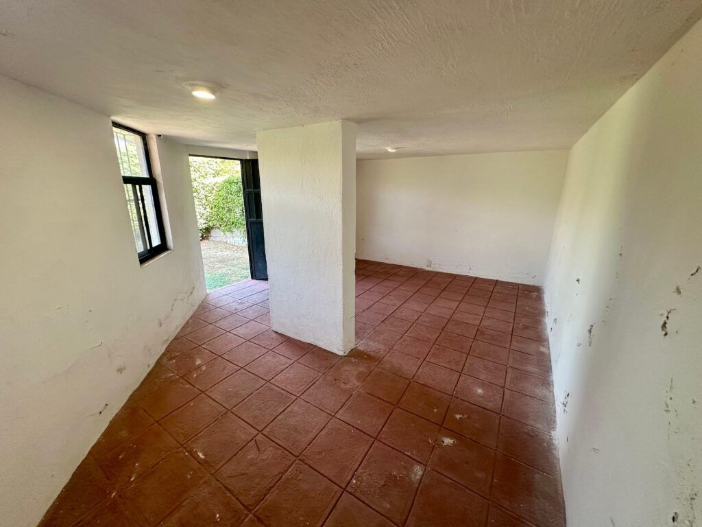 Galería de LAS CAÑADAS CASA EN VENTA CON 4 HABITACIONES EN ESQUINA MUY BIEN UBICADA