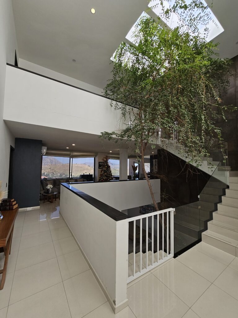 Galería de LAS CAÑADAS CASA EN RENTA DE 5 HABITACIONES CON ESPECTACULAR VISTA