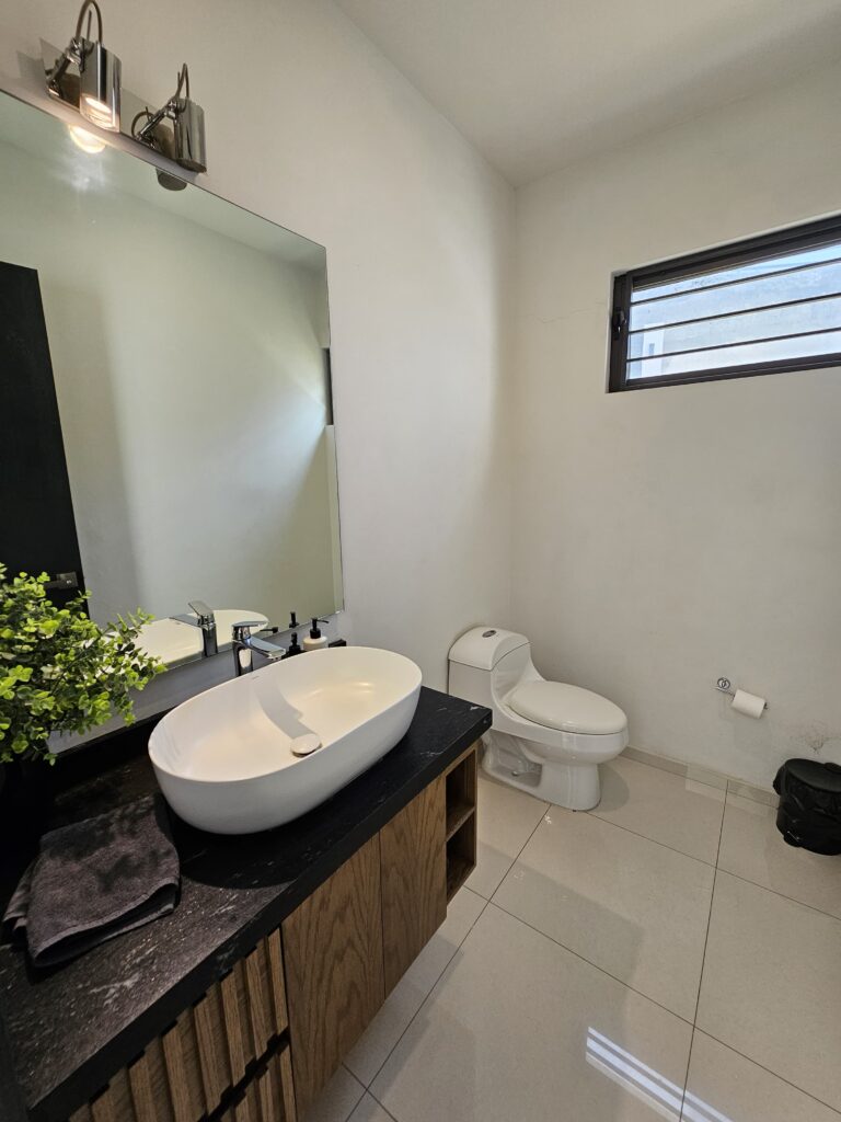 Galería de LAS CAÑADAS CASA EN RENTA DE 5 HABITACIONES CON ESPECTACULAR VISTA