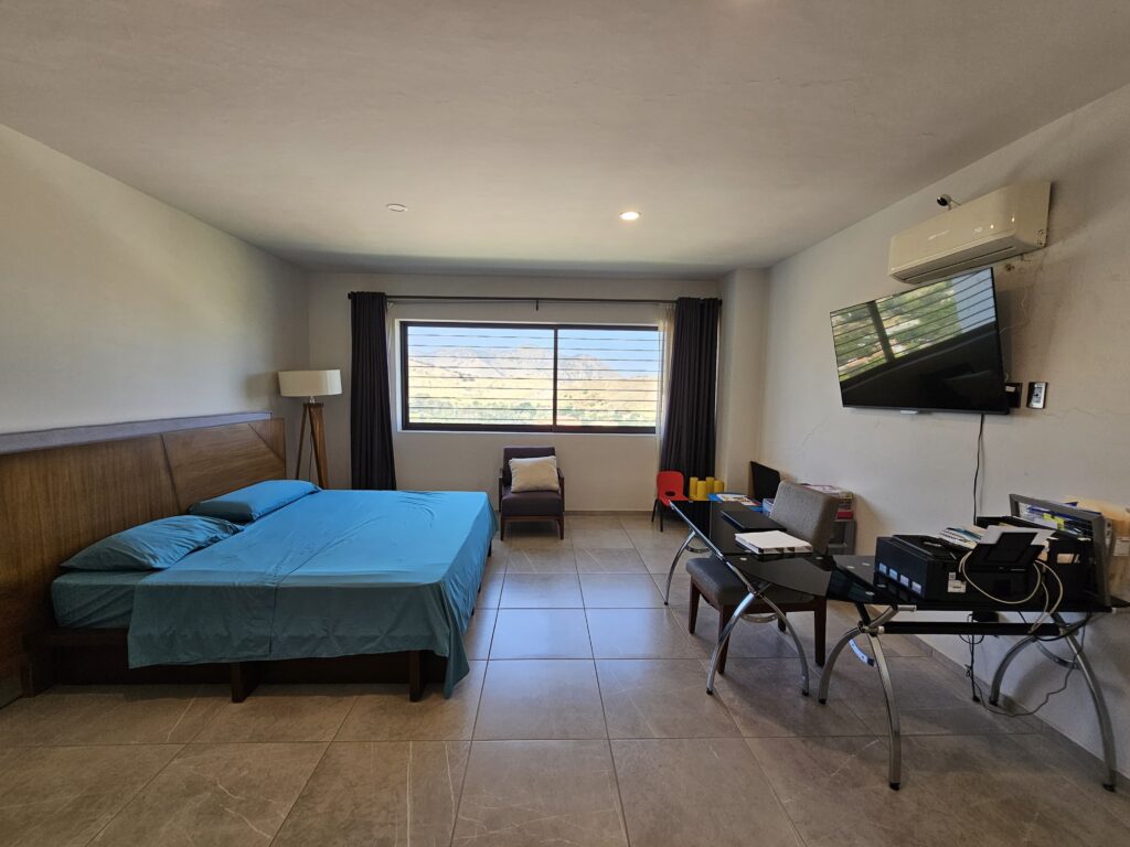 Galería de LAS CAÑADAS CASA EN RENTA DE 5 HABITACIONES CON ESPECTACULAR VISTA