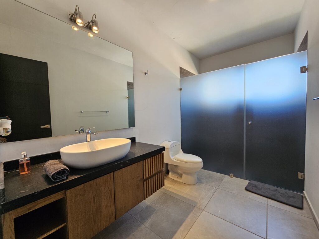 Galería de LAS CAÑADAS CASA EN RENTA DE 5 HABITACIONES CON ESPECTACULAR VISTA