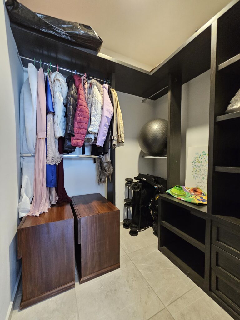 Galería de LAS CAÑADAS CASA EN RENTA DE 5 HABITACIONES CON ESPECTACULAR VISTA