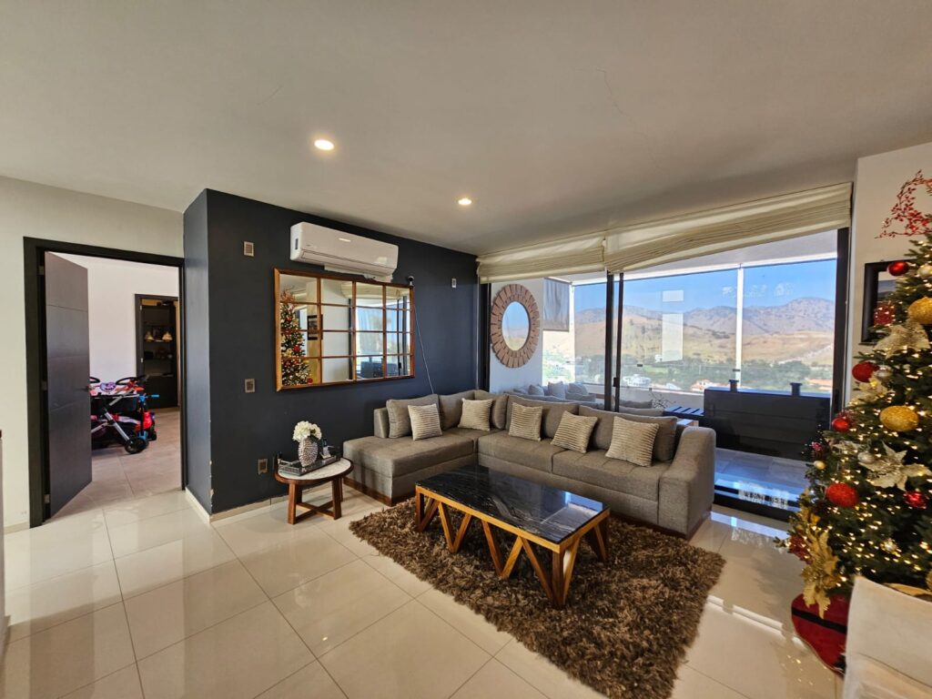 Galería de LAS CAÑADAS CASA EN RENTA DE 5 HABITACIONES CON ESPECTACULAR VISTA