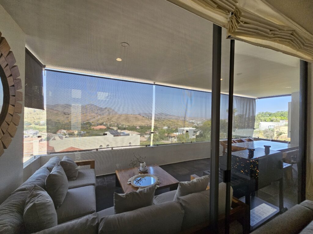 Galería de LAS CAÑADAS CASA EN RENTA DE 5 HABITACIONES CON ESPECTACULAR VISTA