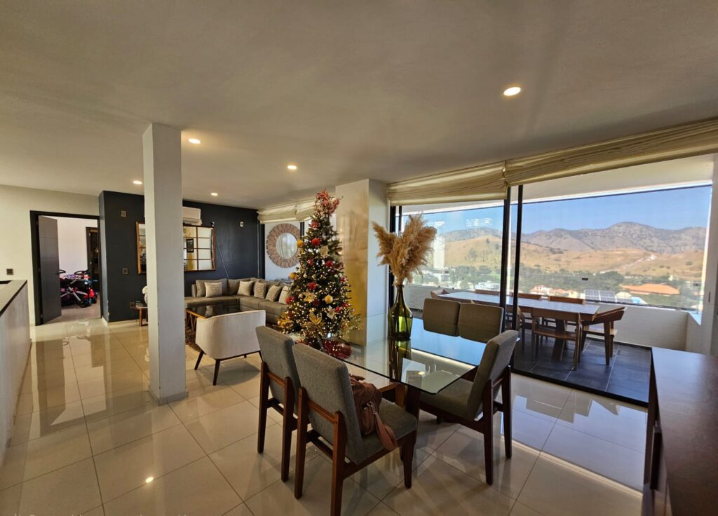 Galería de LAS CAÑADAS CASA EN RENTA DE 5 HABITACIONES CON ESPECTACULAR VISTA