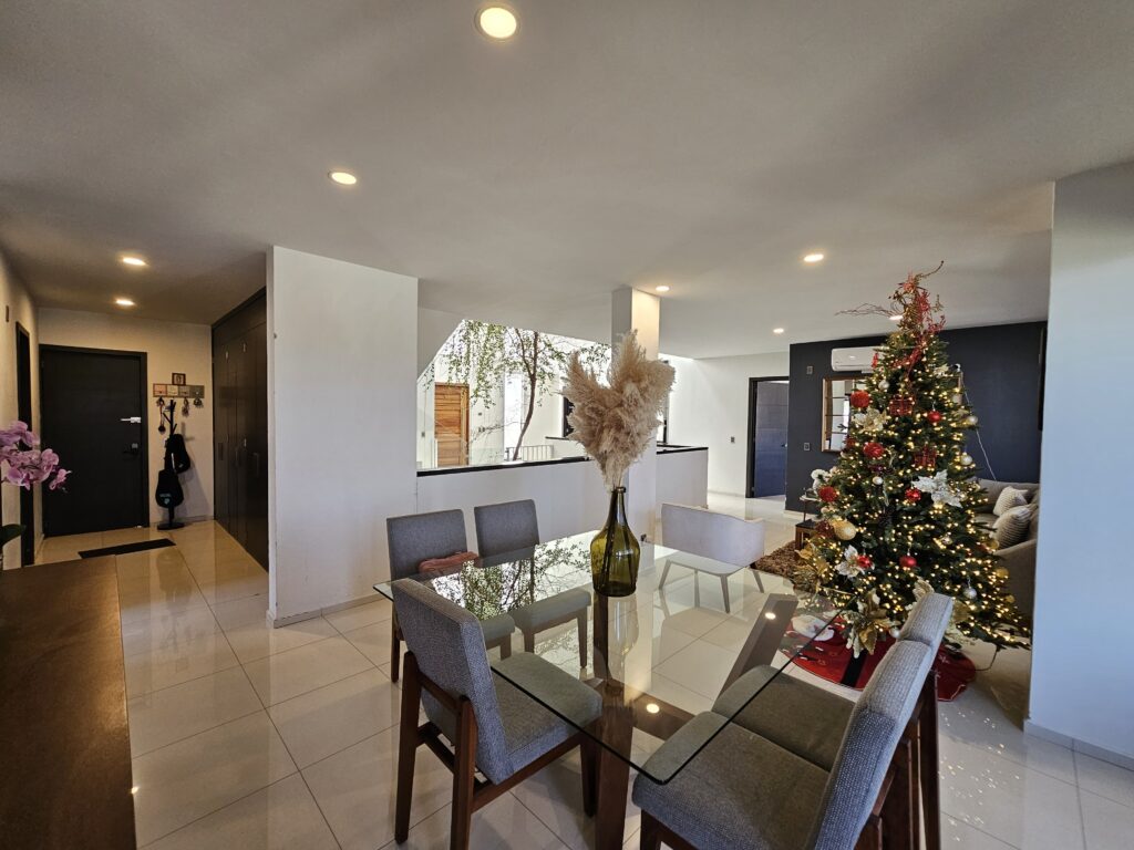 Galería de LAS CAÑADAS CASA EN RENTA DE 5 HABITACIONES CON ESPECTACULAR VISTA