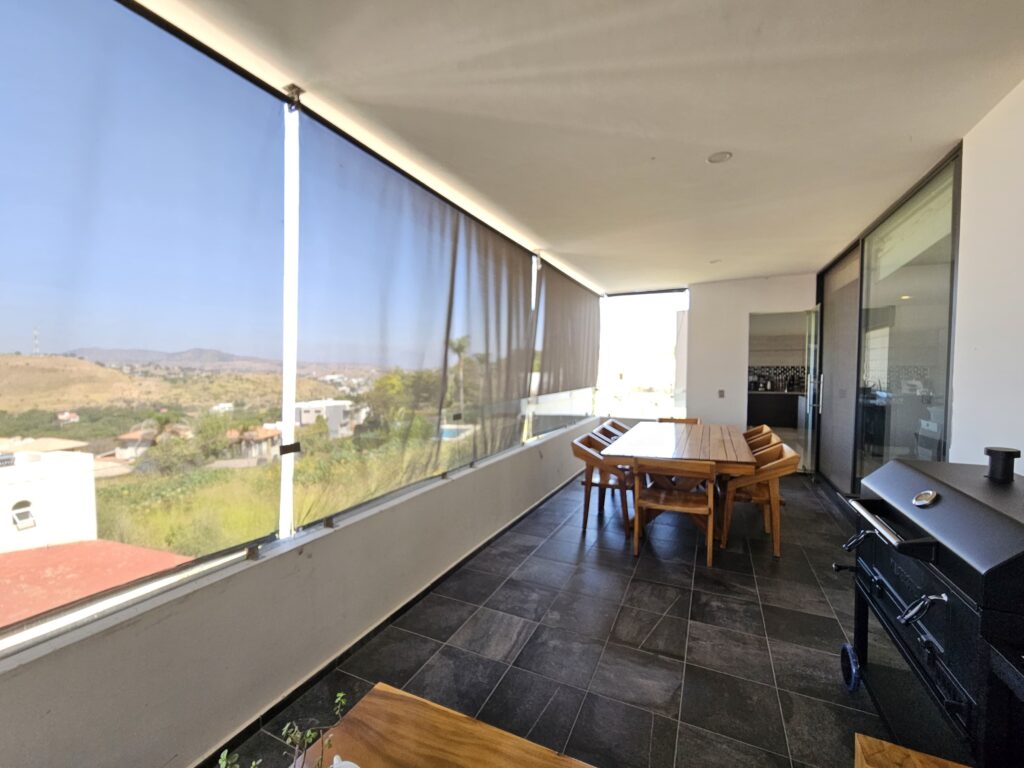 Galería de LAS CAÑADAS CASA EN RENTA DE 5 HABITACIONES CON ESPECTACULAR VISTA