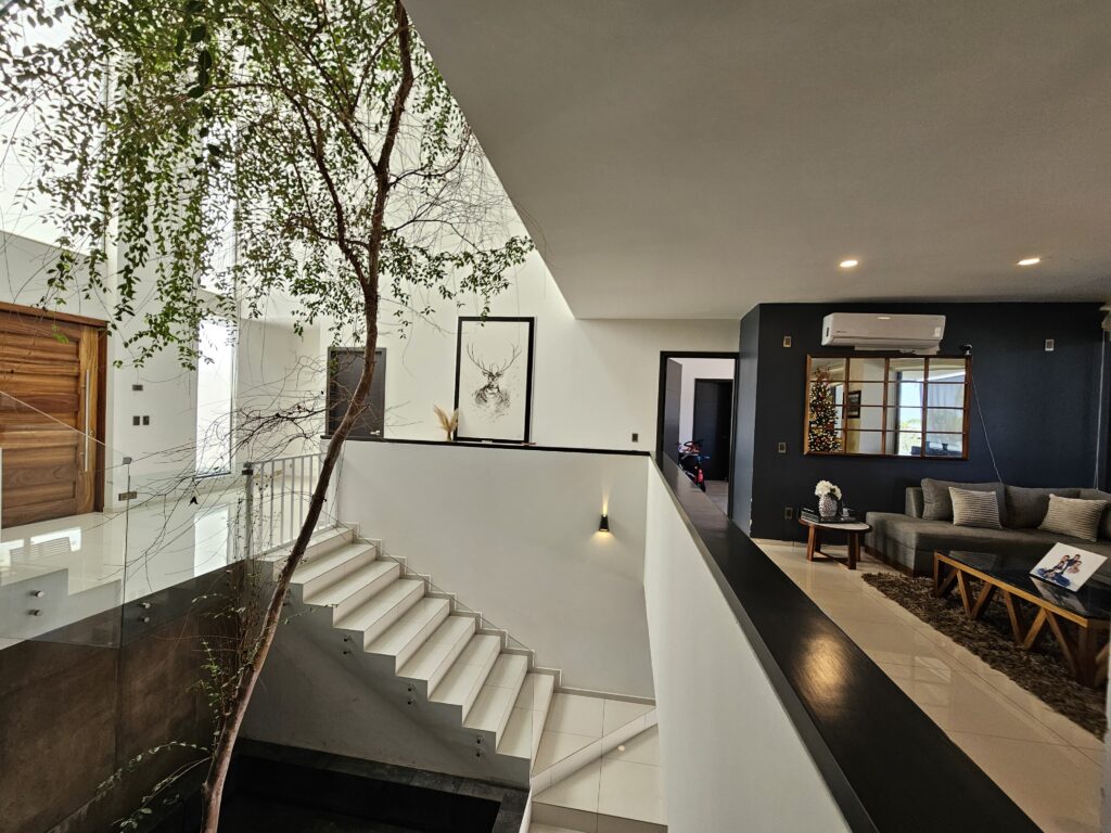 Galería de LAS CAÑADAS CASA EN RENTA DE 5 HABITACIONES CON ESPECTACULAR VISTA