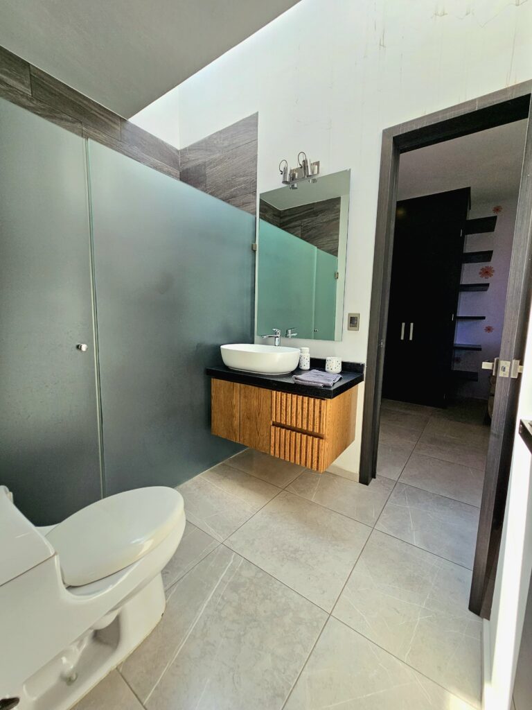 Galería de LAS CAÑADAS CASA EN RENTA DE 5 HABITACIONES CON ESPECTACULAR VISTA