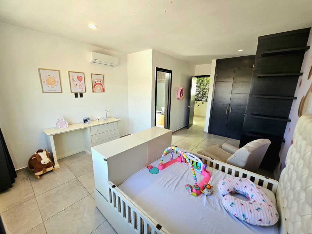Galería de LAS CAÑADAS CASA EN RENTA DE 5 HABITACIONES CON ESPECTACULAR VISTA