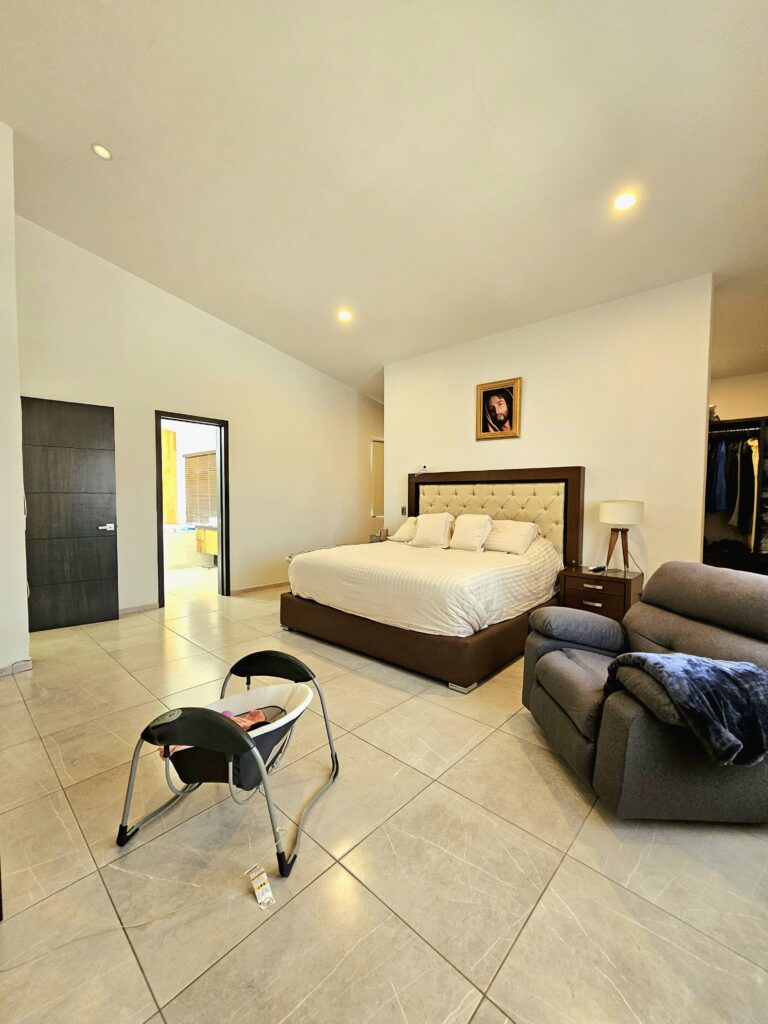 Galería de LAS CAÑADAS CASA EN RENTA DE 5 HABITACIONES CON ESPECTACULAR VISTA
