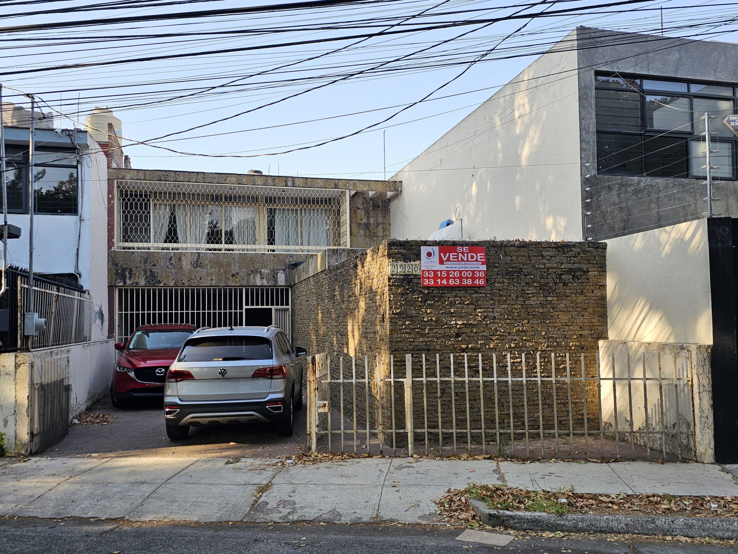 AV. INGLATERRA CASA EN VENTA A 500m DE LA MINERVA INTERESANTE PROYECTO PARA REMODELAR