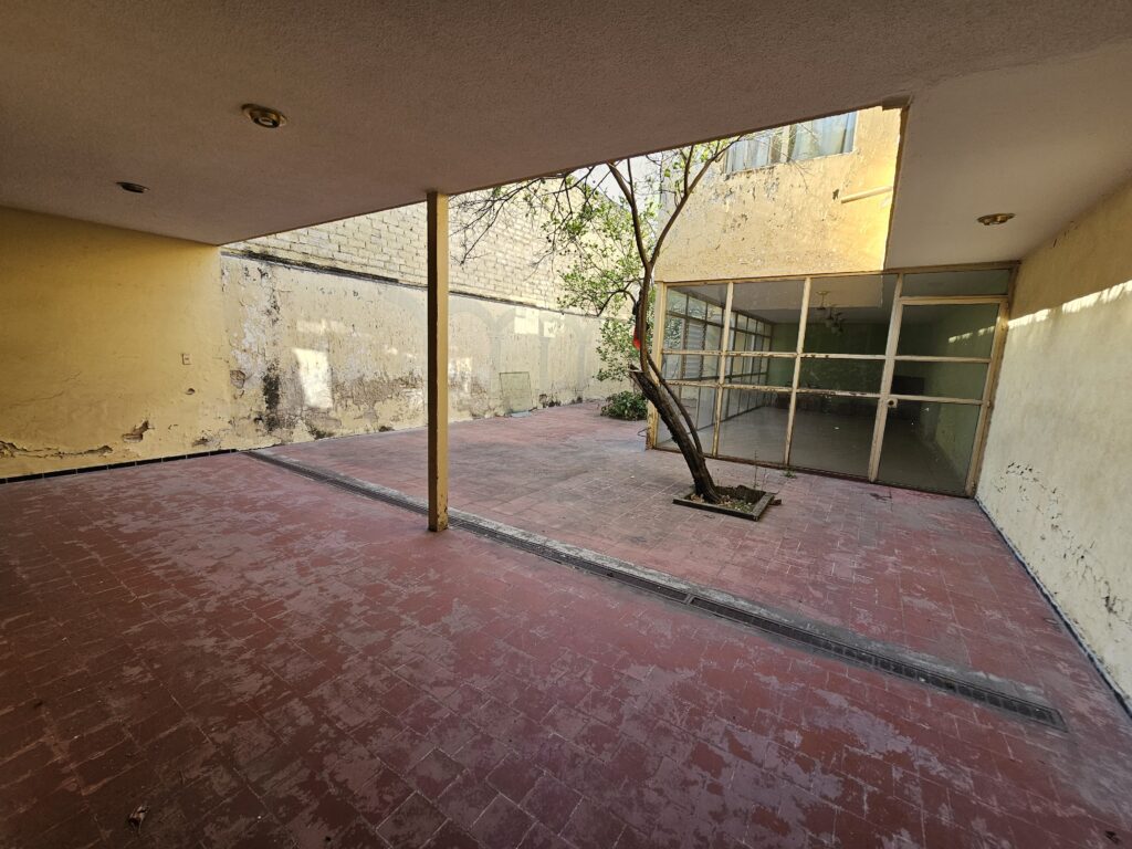 Galería de AV. INGLATERRA CASA EN VENTA A 500m DE LA MINERVA INTERESANTE PROYECTO PARA REMODELAR