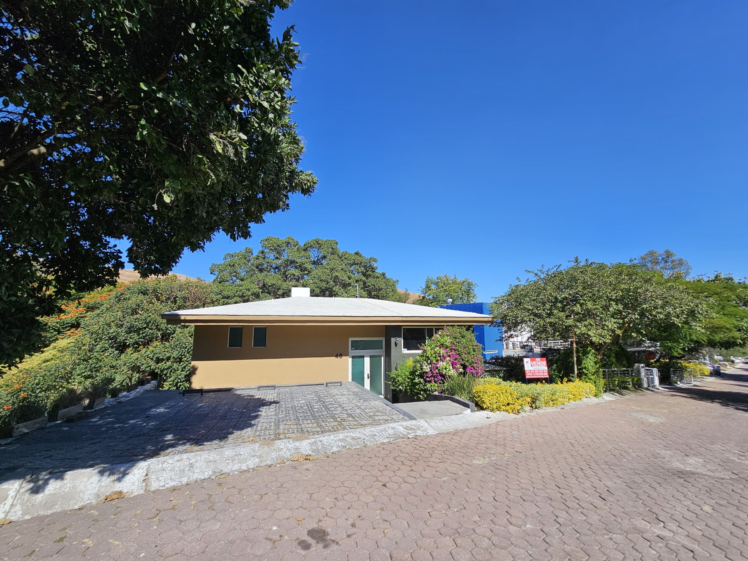 LAS CAÑADAS COTO LA NORIA CASA EN VENTA A CAMPO DE GOLF PARA REMODELAR