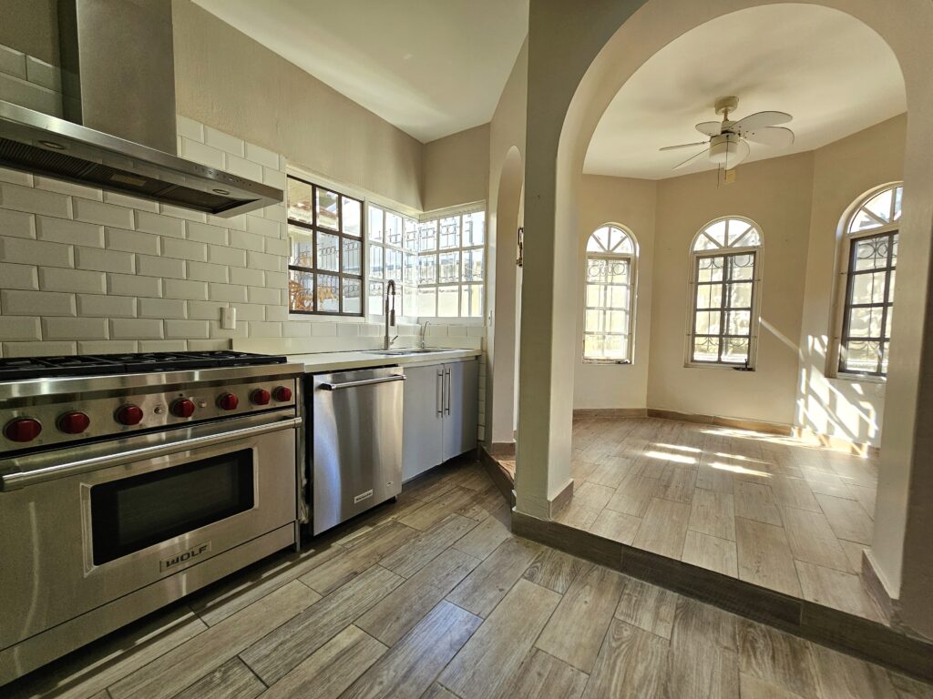 Galería de LAS CAÑADAS CASA EN VENTA CON AMPLIO GARAGE EN COTO PRIVADO