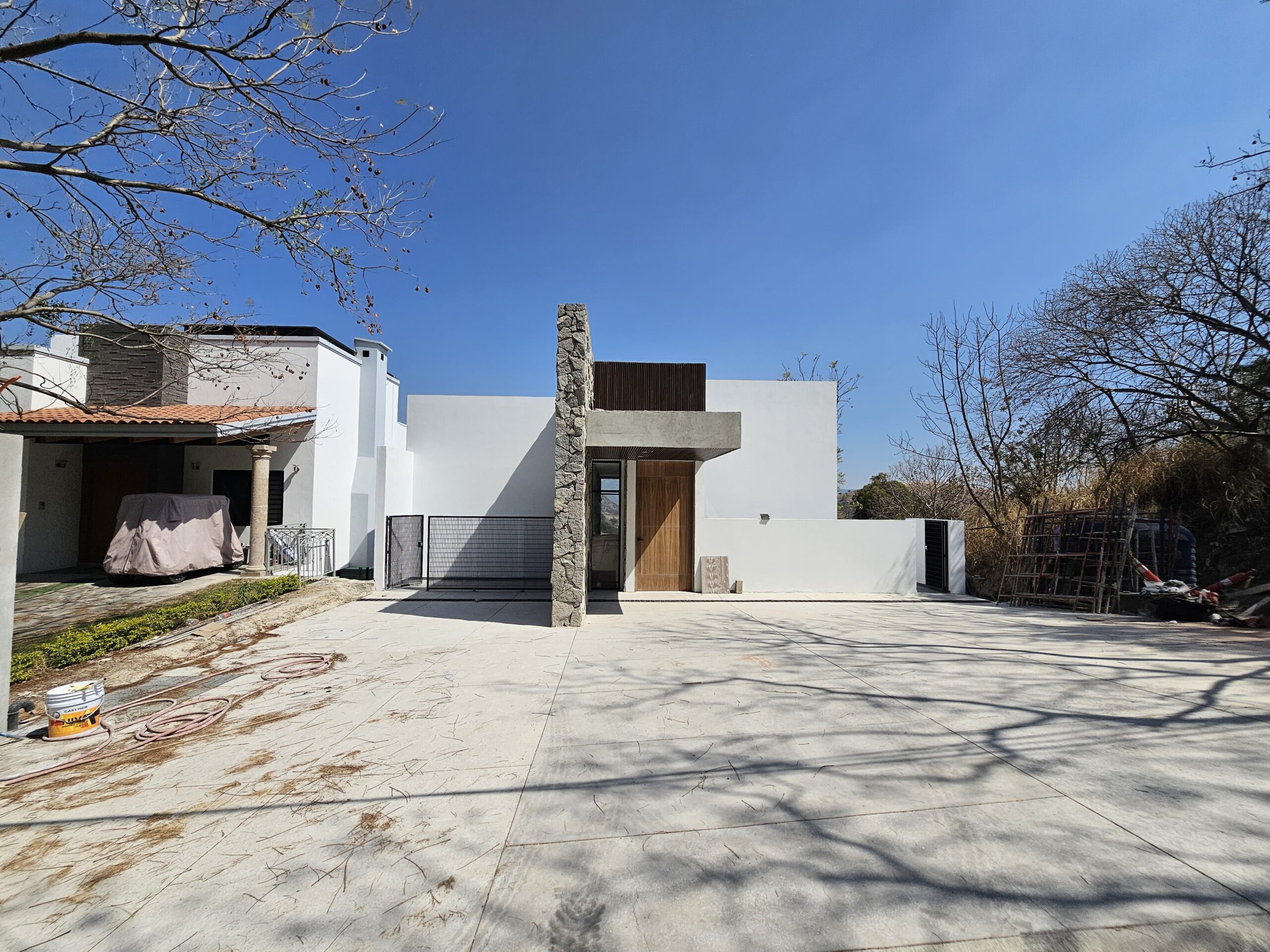 LAS CAÑADAS CASA NUEVA EN VENTA CON HERMOSA VISTA A LA BARRANCA