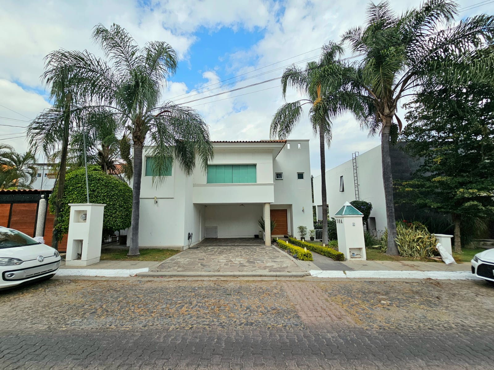 LAS CAÑADAS CASA EN VENTA A CAMPO DE GOLF CON EXCELENTE UBICACION