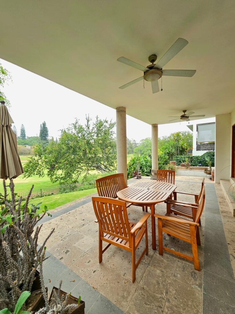 Galería de LAS CAÑADAS CASA EN VENTA A CAMPO DE GOLF CON EXCELENTE UBICACION