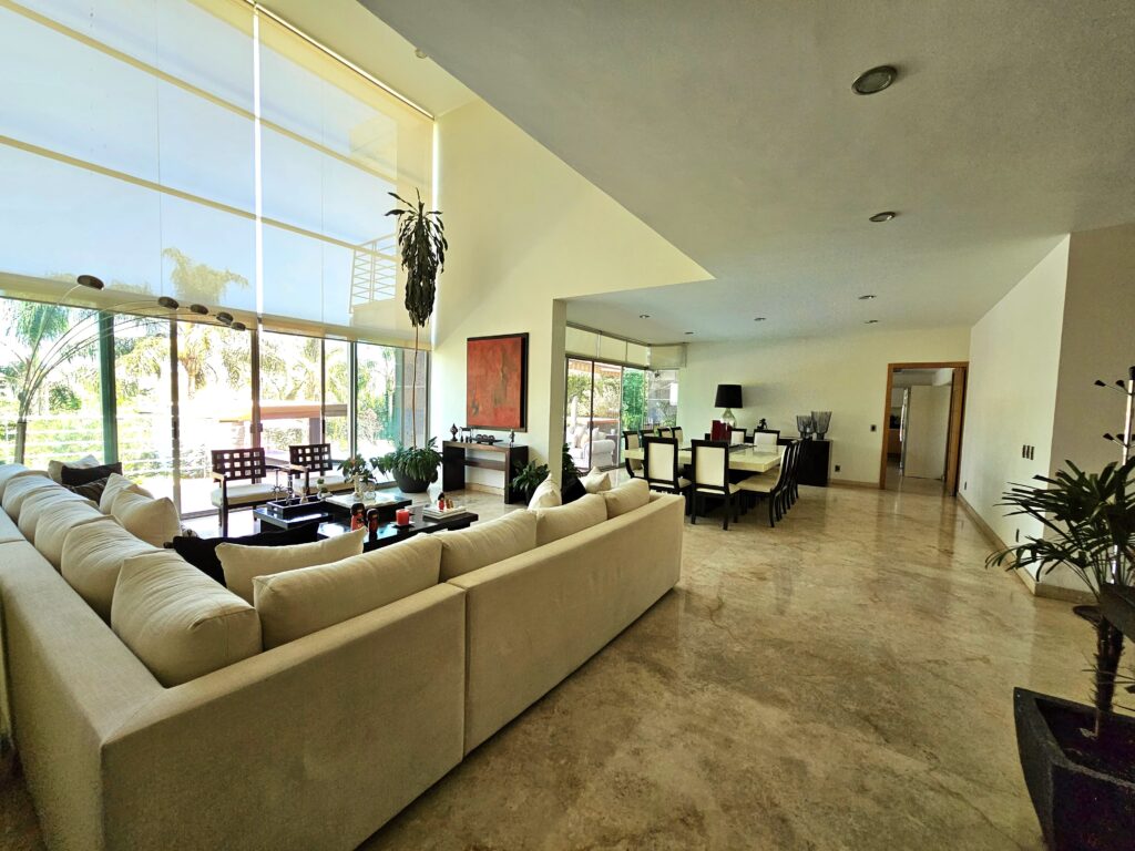 Galería de LAS CAÑADAS CASA EN VENTA SUPER COMPLETA CON ALBERCA, TERRAZA, BAR Y HERMOSO JARDIN