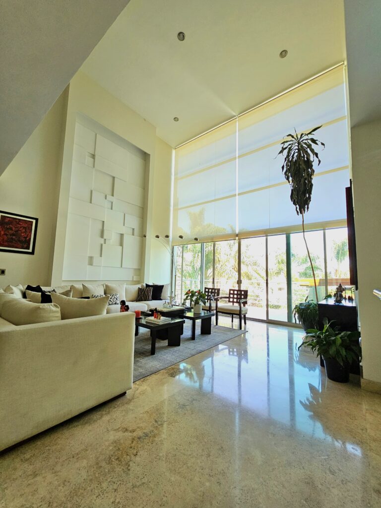 Galería de LAS CAÑADAS CASA EN VENTA SUPER COMPLETA CON ALBERCA, TERRAZA, BAR Y HERMOSO JARDIN