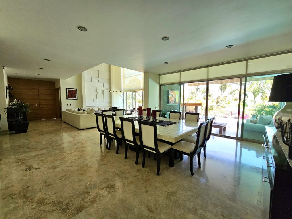 Galería de LAS CAÑADAS CASA EN VENTA SUPER COMPLETA CON ALBERCA, TERRAZA, BAR Y HERMOSO JARDIN