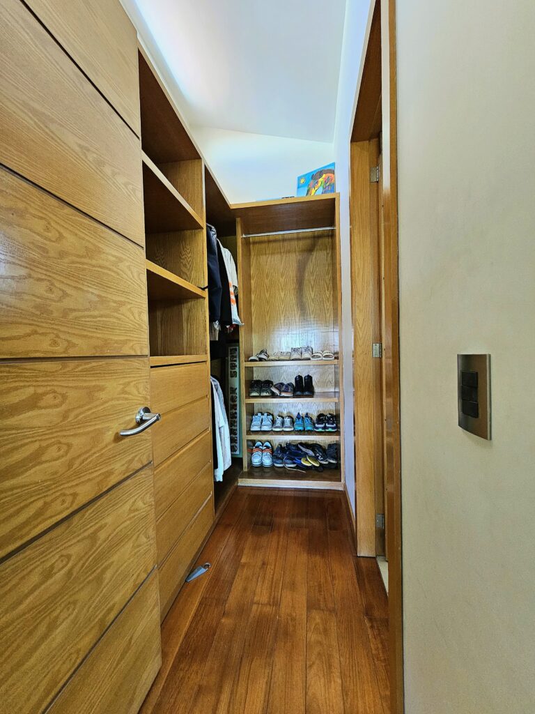 Galería de LAS CAÑADAS CASA EN VENTA SUPER COMPLETA CON ALBERCA, TERRAZA, BAR Y HERMOSO JARDIN