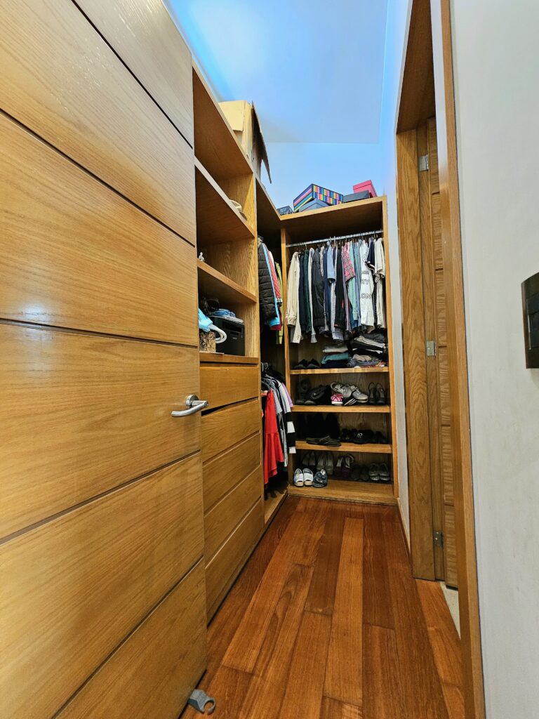 Galería de LAS CAÑADAS CASA EN VENTA SUPER COMPLETA CON ALBERCA, TERRAZA, BAR Y HERMOSO JARDIN