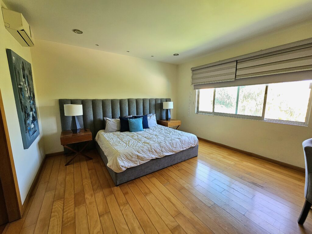 Galería de LAS CAÑADAS CASA EN VENTA SUPER COMPLETA CON ALBERCA, TERRAZA, BAR Y HERMOSO JARDIN