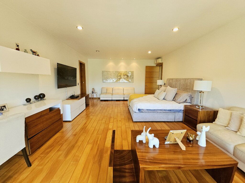 Galería de LAS CAÑADAS CASA EN VENTA SUPER COMPLETA CON ALBERCA, TERRAZA, BAR Y HERMOSO JARDIN